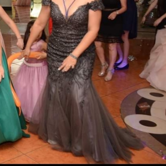 Dress - Picture 3 of 3